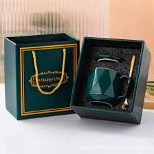 Чашка в подарунковому пакованні 400 мл з кришечкою і ложкою зелена (40) Чашка в подарунковому пакованні 400 мл з кришечкою і ложкою зелена (40)