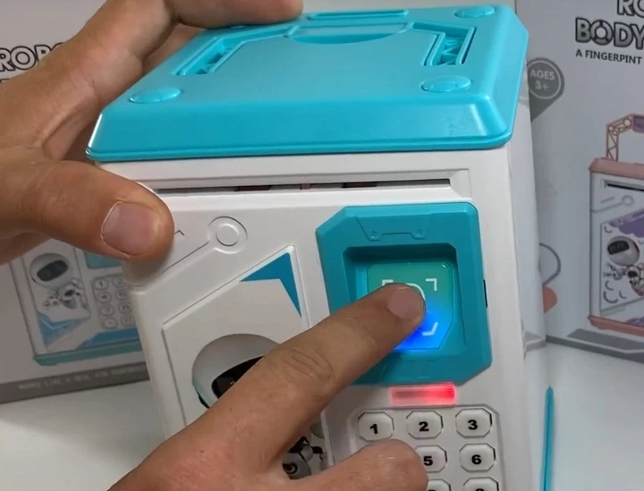 Сейф скарбничка Robot Bodyguard з кодовим замком дитячий інтерактивний сейф блакитний (48)