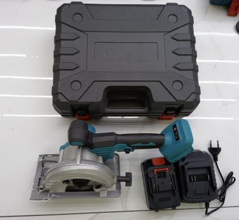 Акумуляторна циркулярна пила в кейсі (5) Акумуляторна циркулярна пила в кейсі (5)
