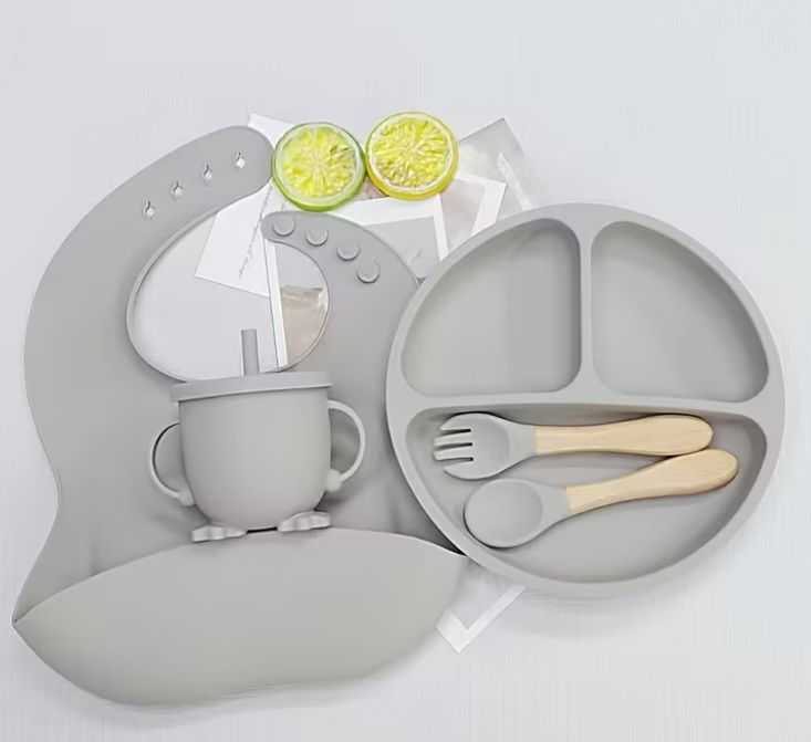 Набір дитячого посуду із 6 предметів сірий (50)